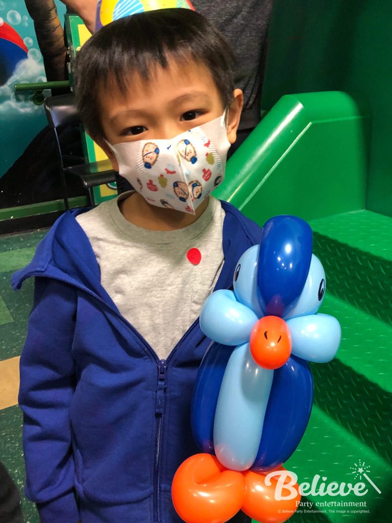 Penguin balloon animal